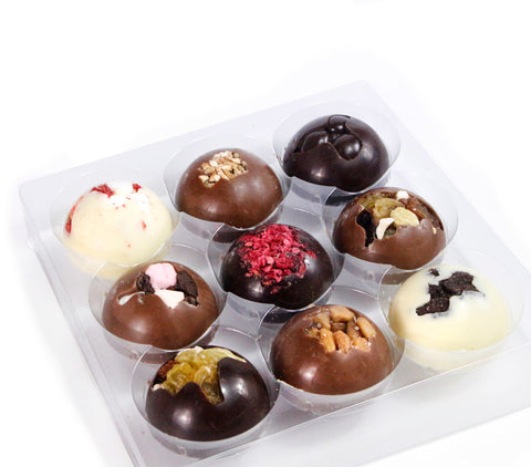 THE CAMBRIDGE CONFECTIONERY COMPANY 9 Luxury Solid Chocolate Domes Gift Box
