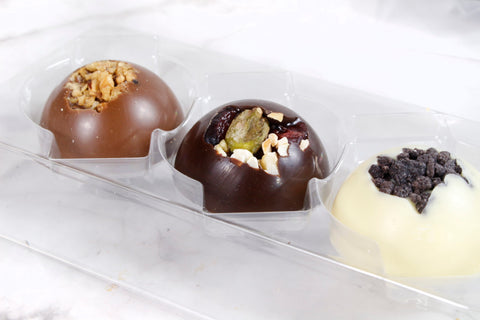 THE CAMBRIDGE CONFECTIONERY COMPANY 3 Chocolate Domes Mini Gift Box V1