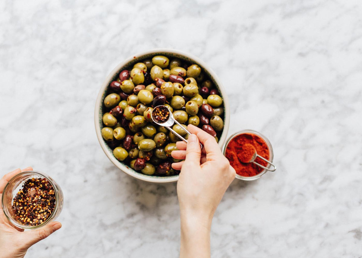 Silver & Green Paprika Chilli Olives 220g